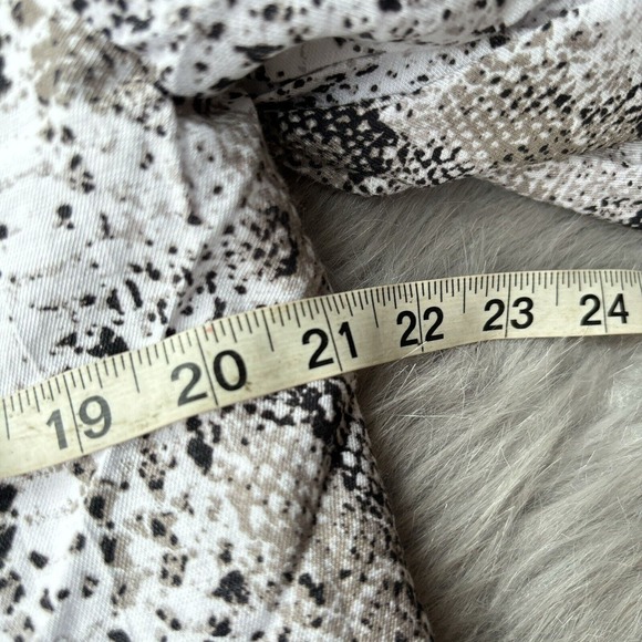 Chicos Cardigan Sz 1 Medium Open Front Snake Print 3/4 Sleeve Black White Casual - Picture 7 of 9